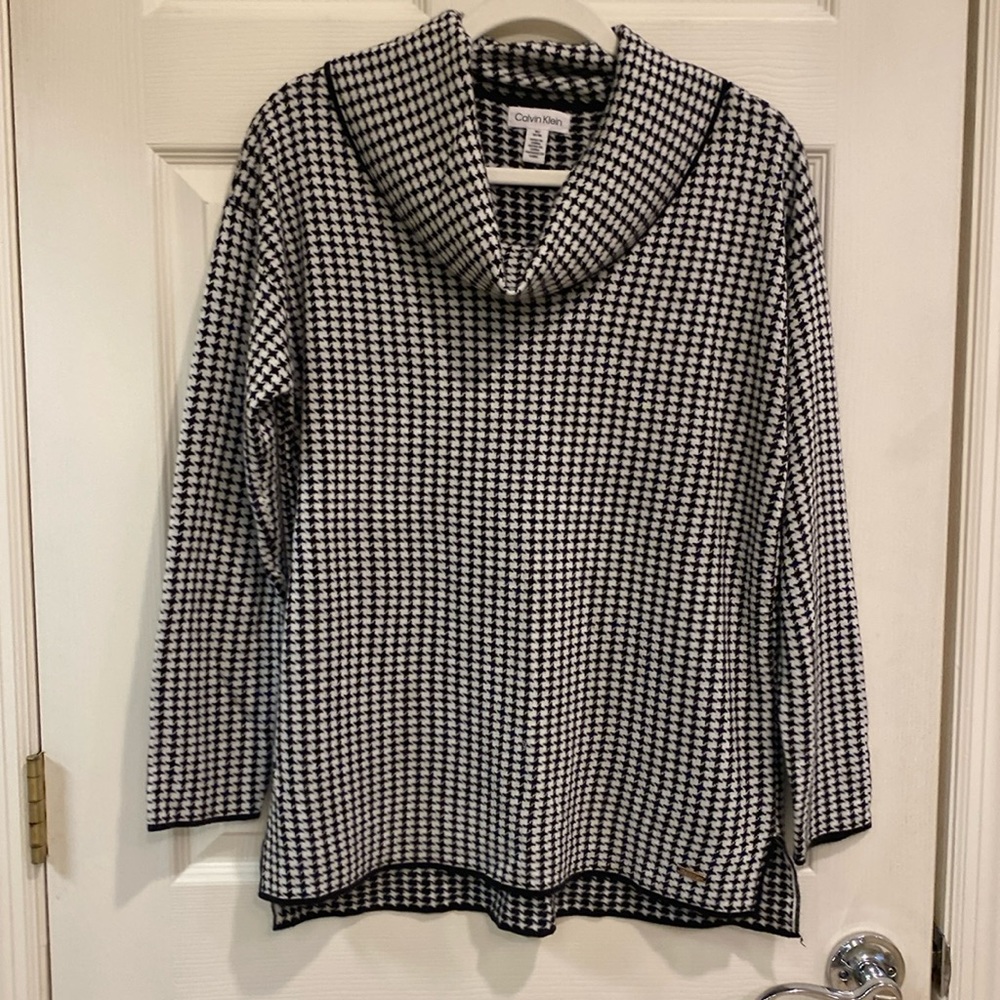 Sweater size medium, Calvin Klein